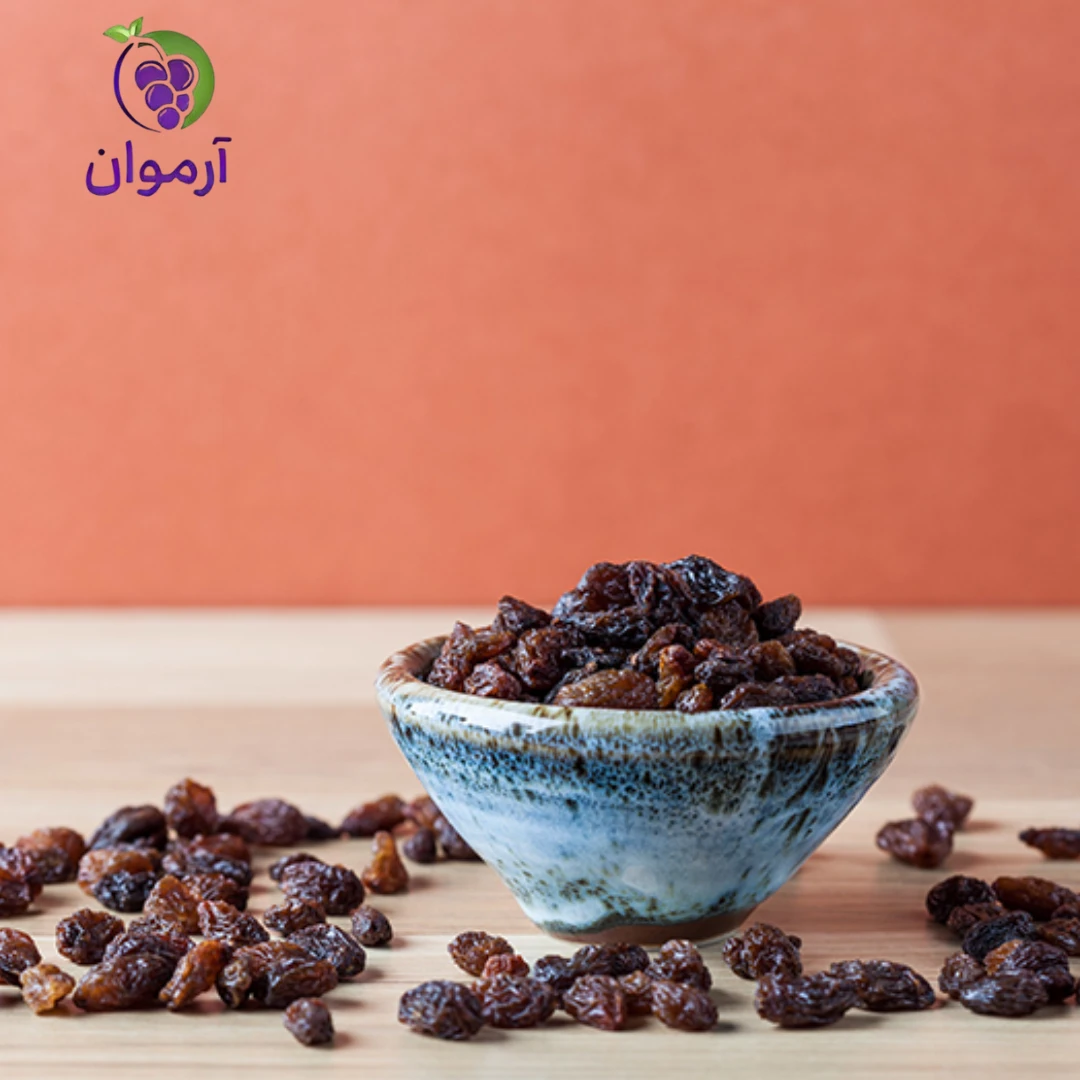 کشمش تیزابی چیست؟ بررسی ویژگی‌ های ظاهری و فرآیند تولید